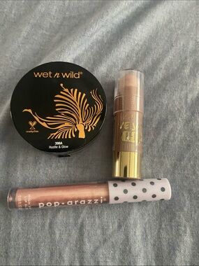 3 piece beauty- shine lip gloss, contour stick & loose highlighting powder